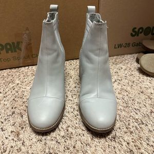 Tom’s Boots Size 8